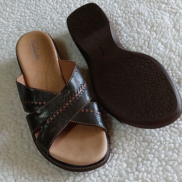 Clarks slides olive‎ green leather upper w/Brown soles - Picture 11 of 11